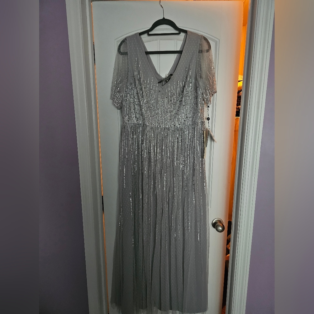 NWT Beautiful Sequined Silver Full Length Adrianna Papell Dress Size 18